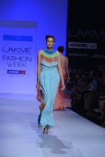 Model walk the ramp for Debarun Show at Lakme Fashion Week 2013 Day 1 in Grand Hyatt, Mumbai on 22nd March 2013 (15).JPG